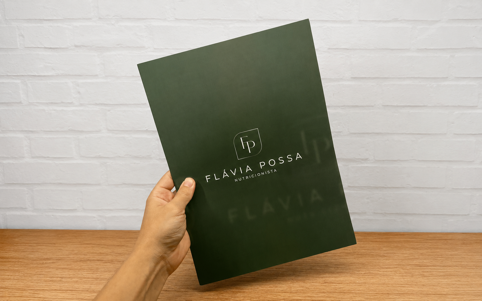 Pastas personalizadas com identidade visual da clínica